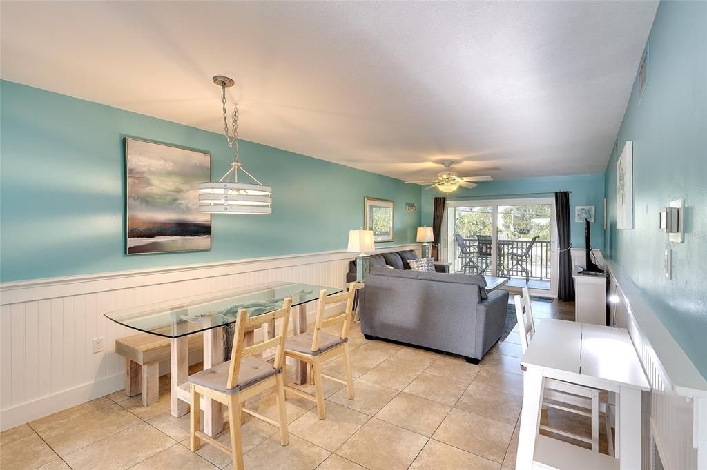 For Sale: $529,000 (2 beds, 2 baths, 1027 Square Feet)