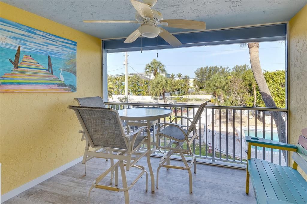For Sale: $529,000 (2 beds, 2 baths, 1027 Square Feet)