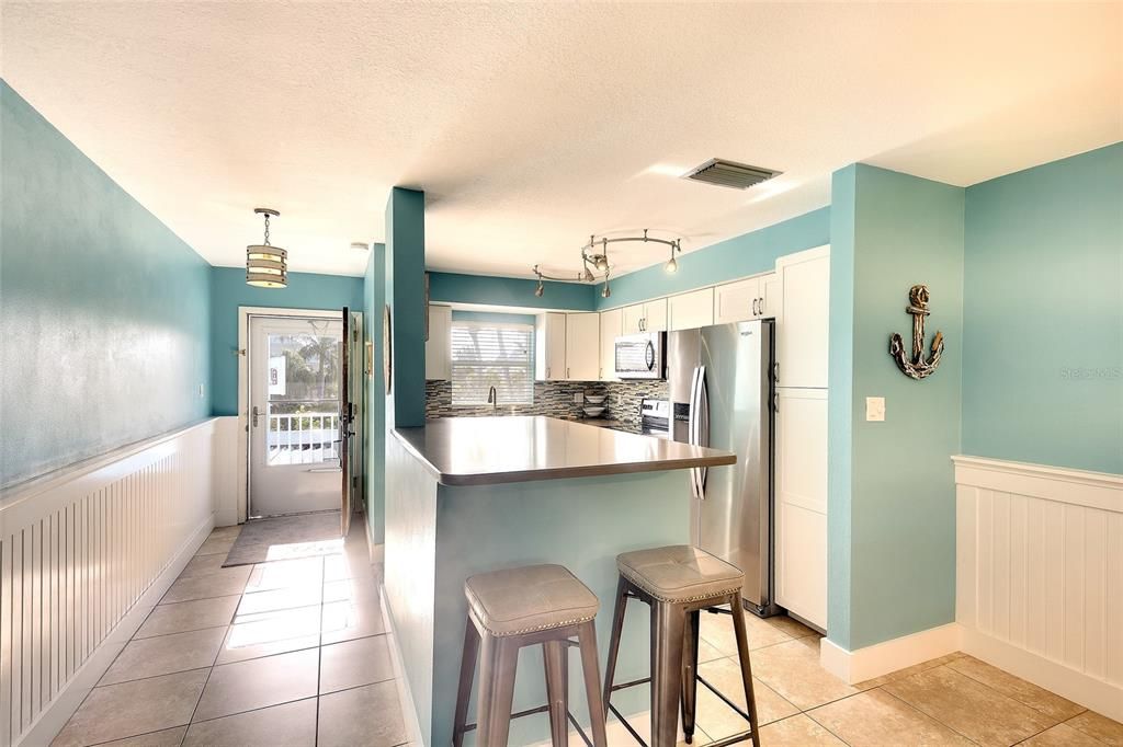 For Sale: $529,000 (2 beds, 2 baths, 1027 Square Feet)
