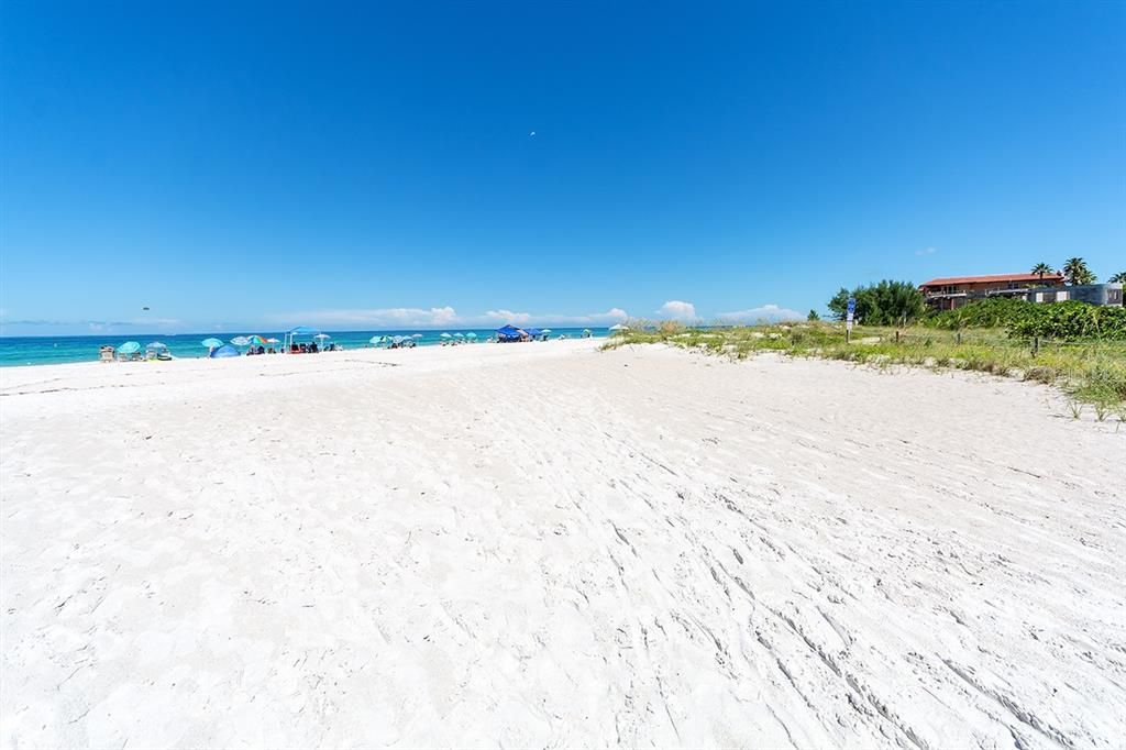 For Sale: $529,000 (2 beds, 2 baths, 1027 Square Feet)