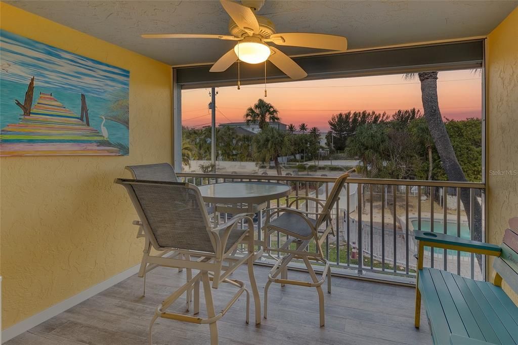 For Sale: $529,000 (2 beds, 2 baths, 1027 Square Feet)