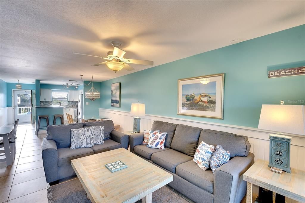 For Sale: $529,000 (2 beds, 2 baths, 1027 Square Feet)