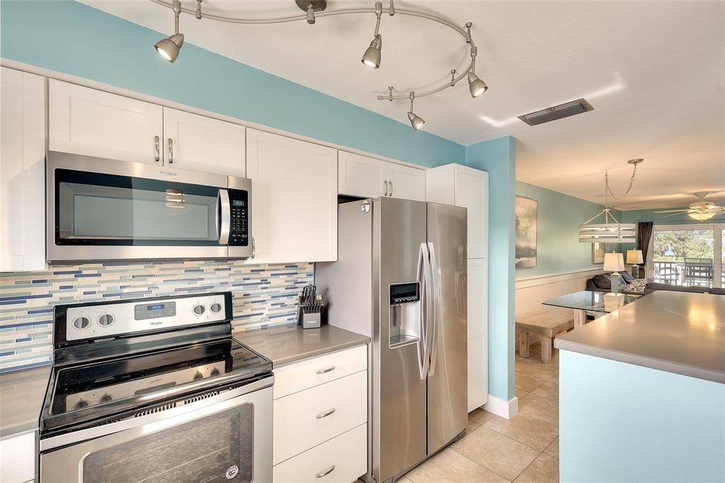 For Sale: $529,000 (2 beds, 2 baths, 1027 Square Feet)