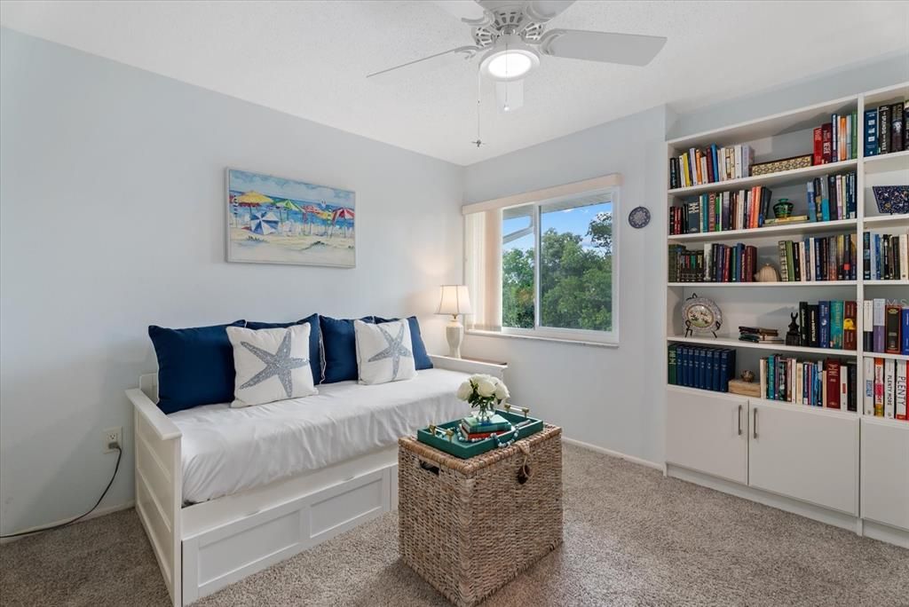 For Sale: $375,000 (2 beds, 2 baths, 1067 Square Feet)