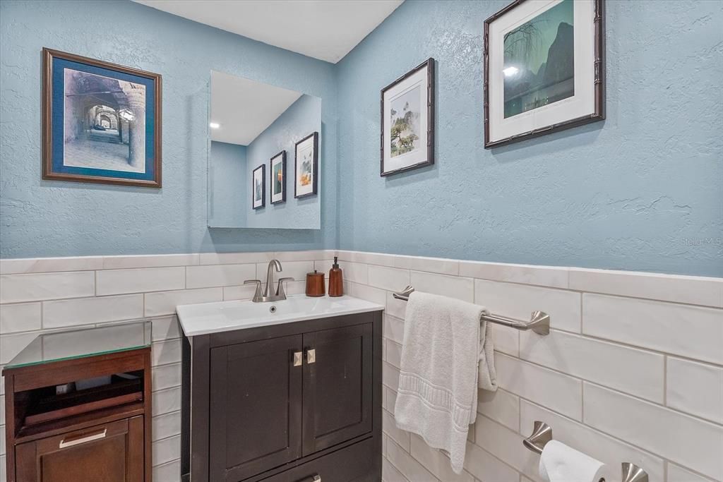 For Sale: $375,000 (2 beds, 2 baths, 1067 Square Feet)