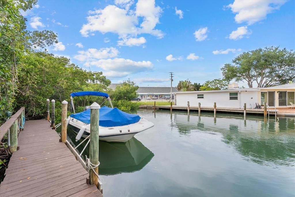 For Sale: $375,000 (2 beds, 2 baths, 1067 Square Feet)