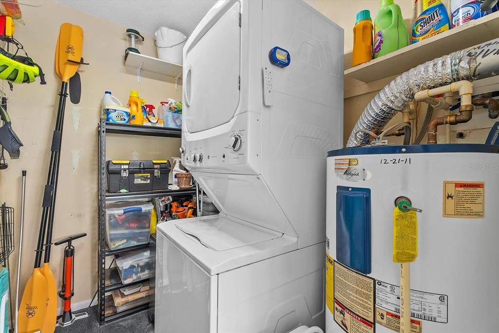 For Sale: $375,000 (2 beds, 2 baths, 1067 Square Feet)