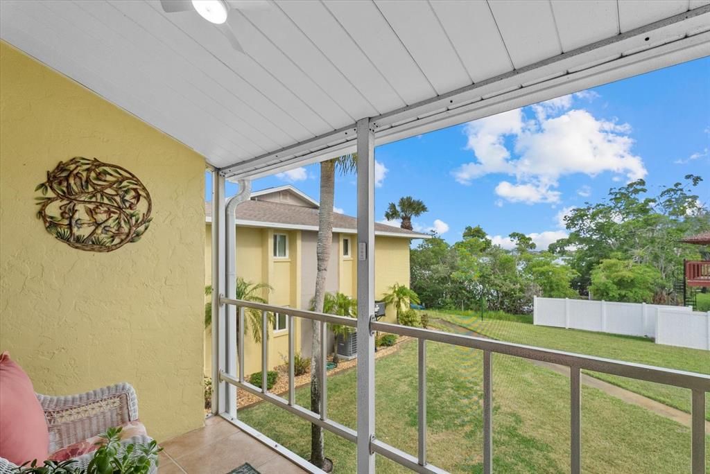 For Sale: $375,000 (2 beds, 2 baths, 1067 Square Feet)
