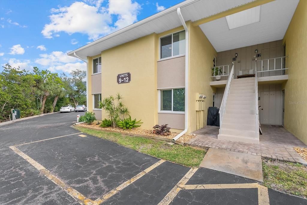 For Sale: $375,000 (2 beds, 2 baths, 1067 Square Feet)