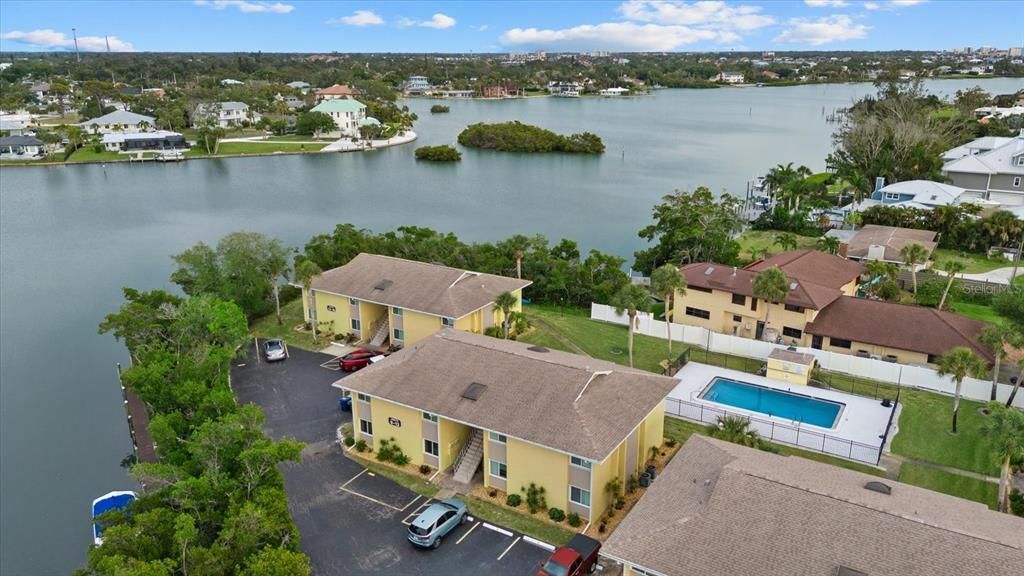 For Sale: $375,000 (2 beds, 2 baths, 1067 Square Feet)