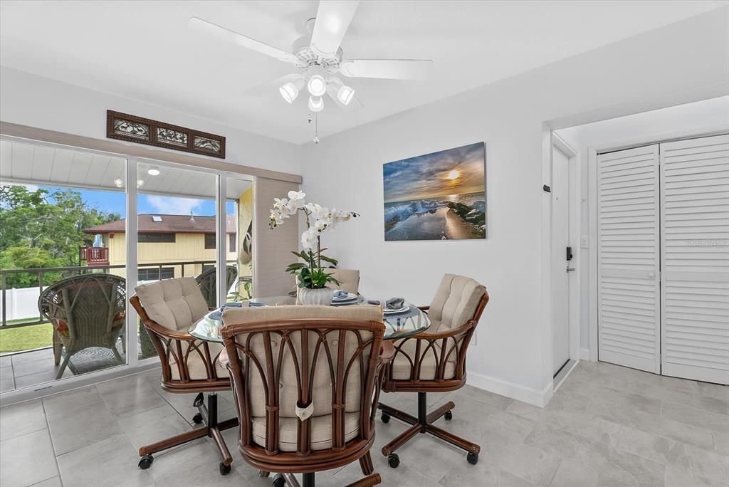 For Sale: $375,000 (2 beds, 2 baths, 1067 Square Feet)