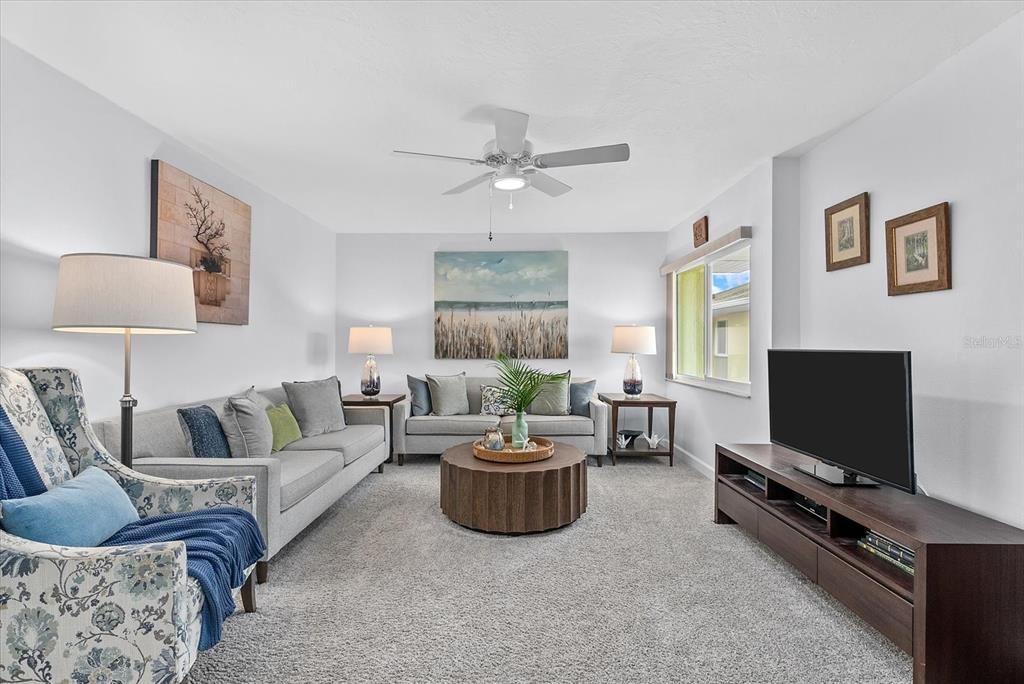 For Sale: $375,000 (2 beds, 2 baths, 1067 Square Feet)