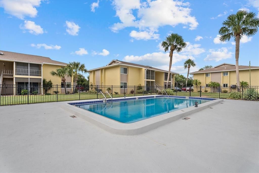 For Sale: $375,000 (2 beds, 2 baths, 1067 Square Feet)