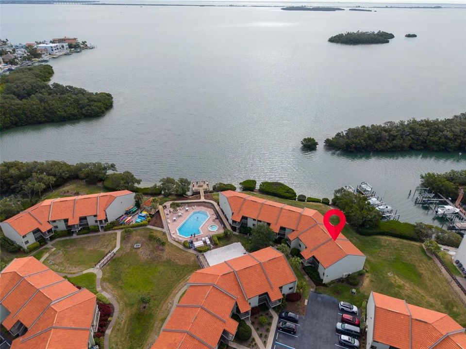 На продажу: $388,000 (2 спален, 2 ванн, 835 Квадратных фут)