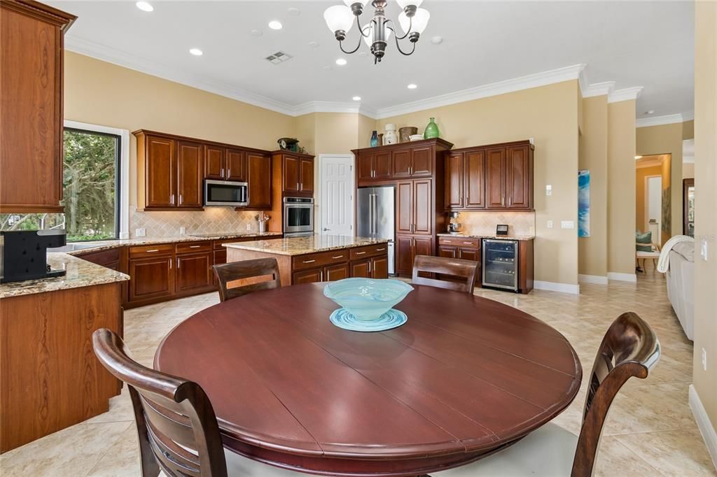 Activo con contrato: $665,000 (3 camas, 3 baños, 3088 Pies cuadrados)