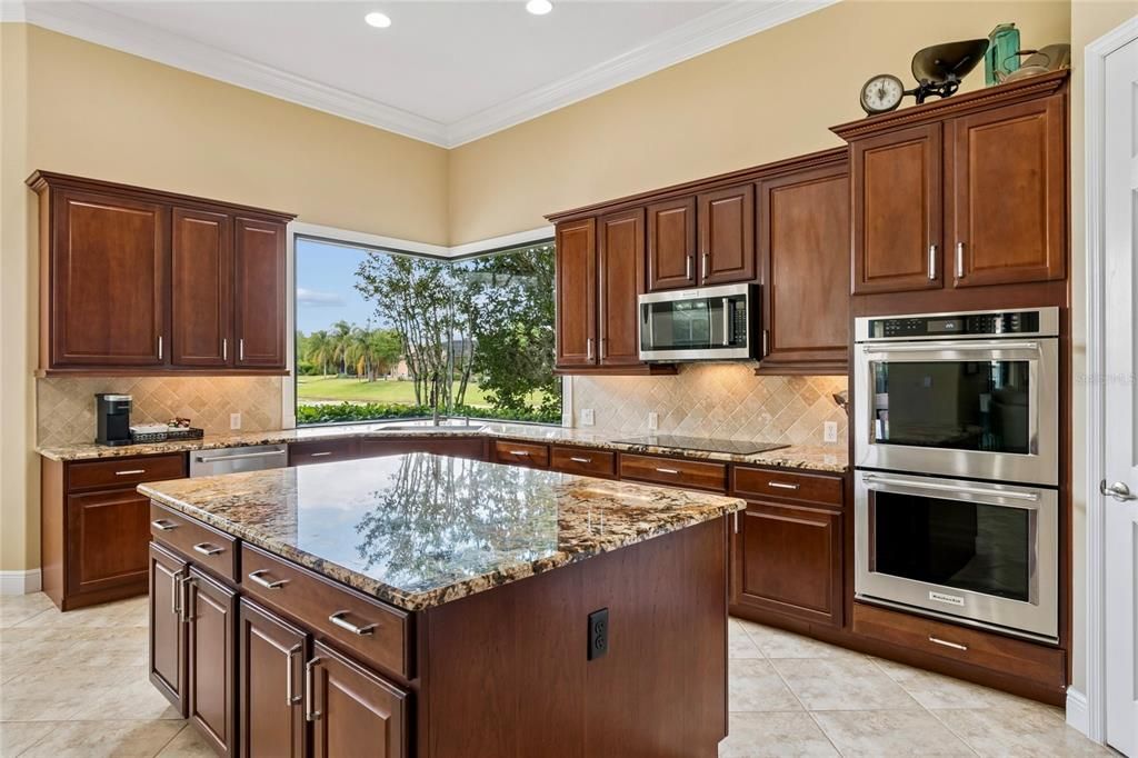 Activo con contrato: $665,000 (3 camas, 3 baños, 3088 Pies cuadrados)