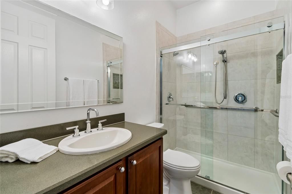 Activo con contrato: $665,000 (3 camas, 3 baños, 3088 Pies cuadrados)