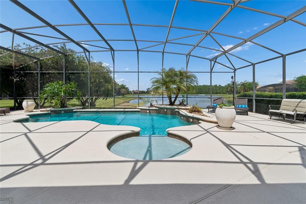 Activo con contrato: $665,000 (3 camas, 3 baños, 3088 Pies cuadrados)