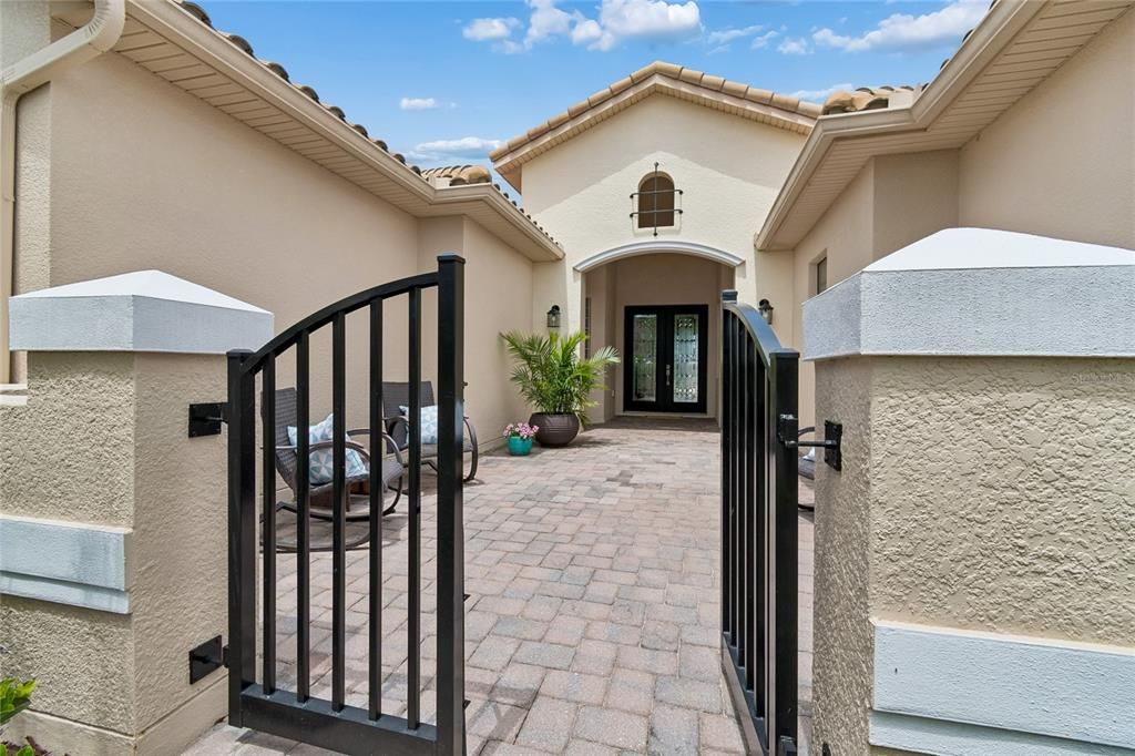 Activo con contrato: $665,000 (3 camas, 3 baños, 3088 Pies cuadrados)