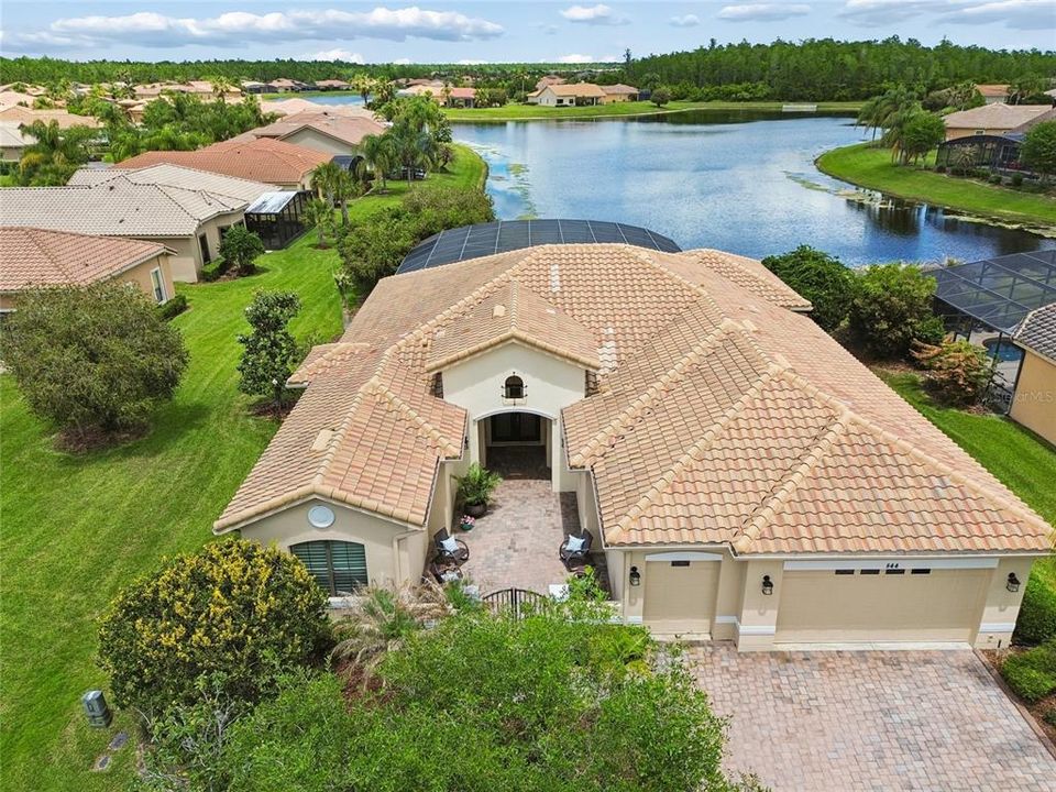 Activo con contrato: $665,000 (3 camas, 3 baños, 3088 Pies cuadrados)