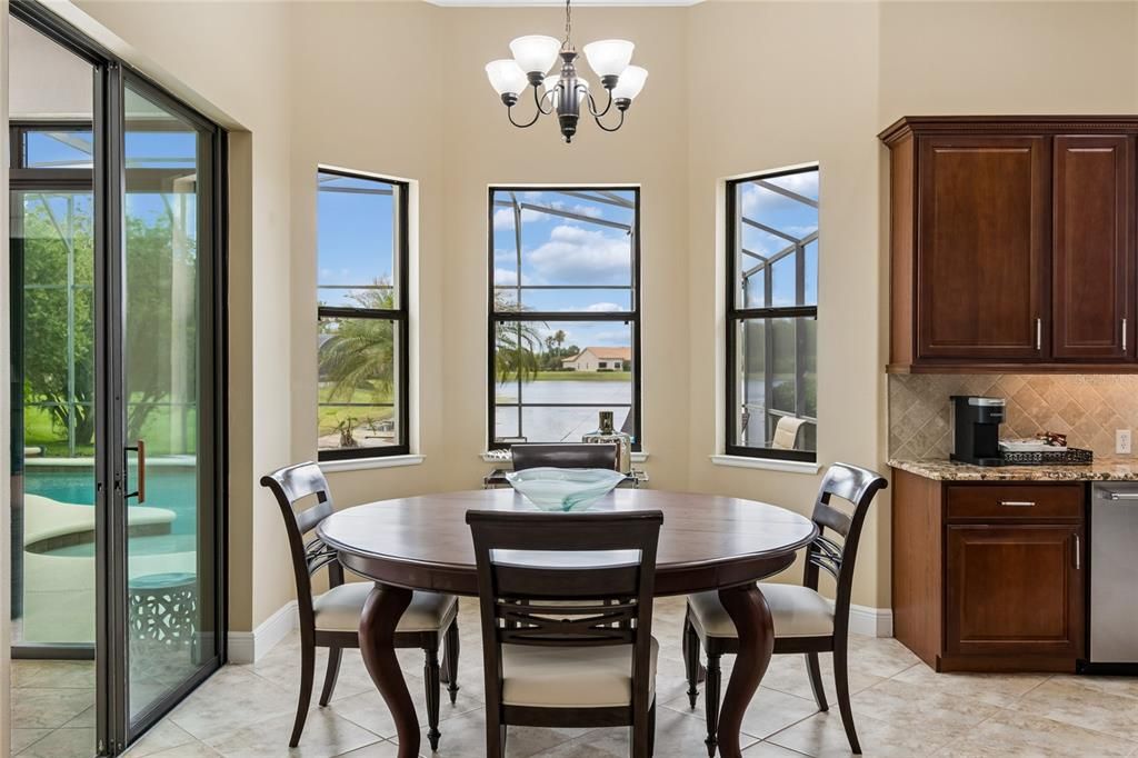 Activo con contrato: $665,000 (3 camas, 3 baños, 3088 Pies cuadrados)
