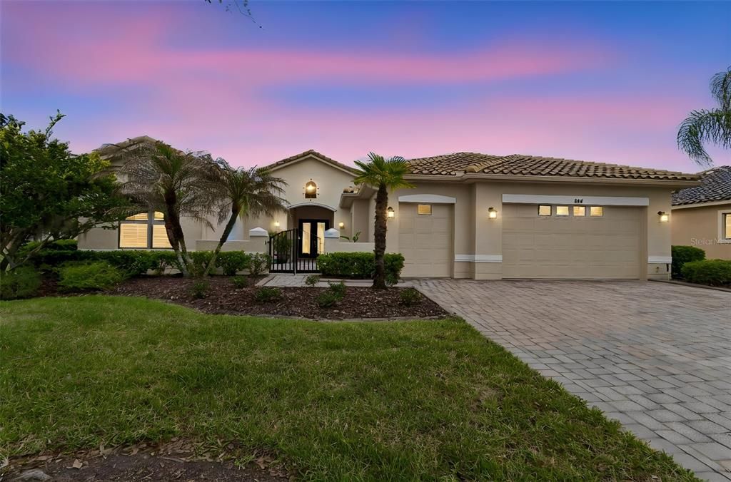 Activo con contrato: $665,000 (3 camas, 3 baños, 3088 Pies cuadrados)
