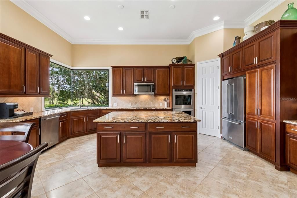 Activo con contrato: $665,000 (3 camas, 3 baños, 3088 Pies cuadrados)