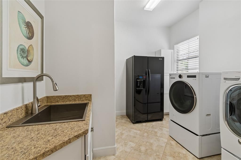 Activo con contrato: $665,000 (3 camas, 3 baños, 3088 Pies cuadrados)