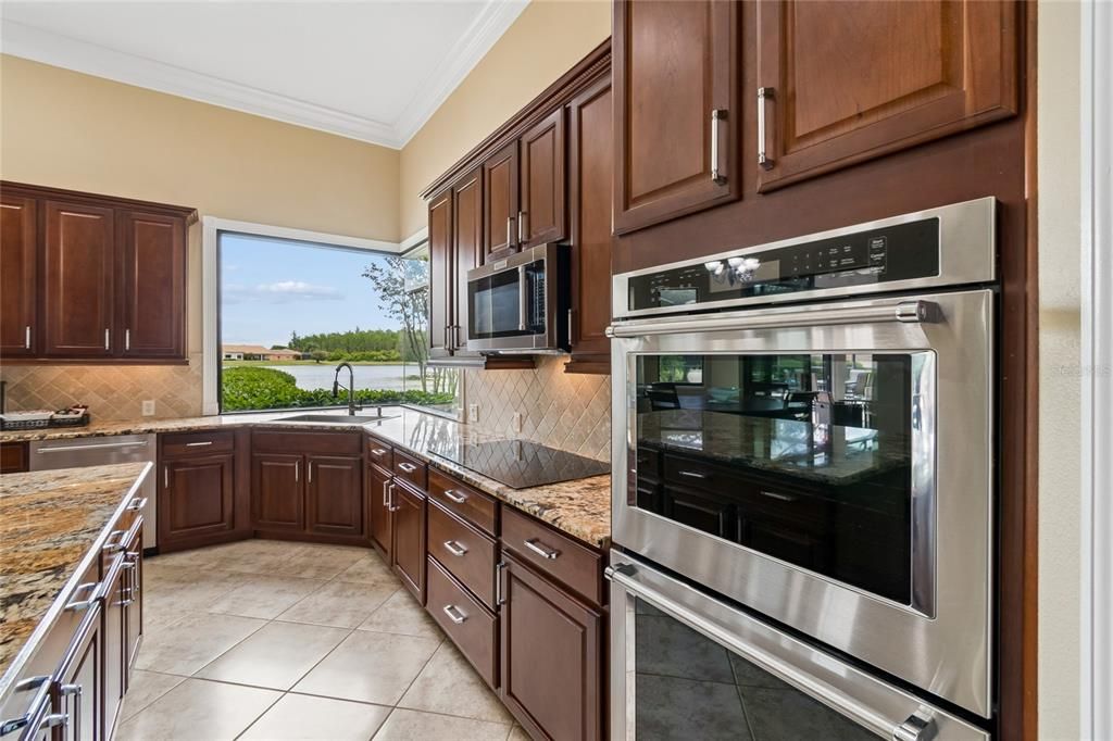 Activo con contrato: $665,000 (3 camas, 3 baños, 3088 Pies cuadrados)