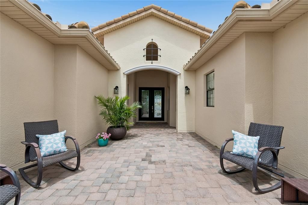 Activo con contrato: $665,000 (3 camas, 3 baños, 3088 Pies cuadrados)