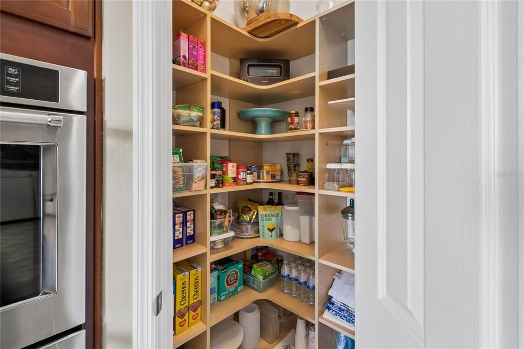 Activo con contrato: $665,000 (3 camas, 3 baños, 3088 Pies cuadrados)
