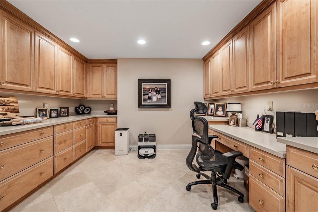 For Sale: $2,525,000 (5 beds, 4 baths, 6104 Square Feet)