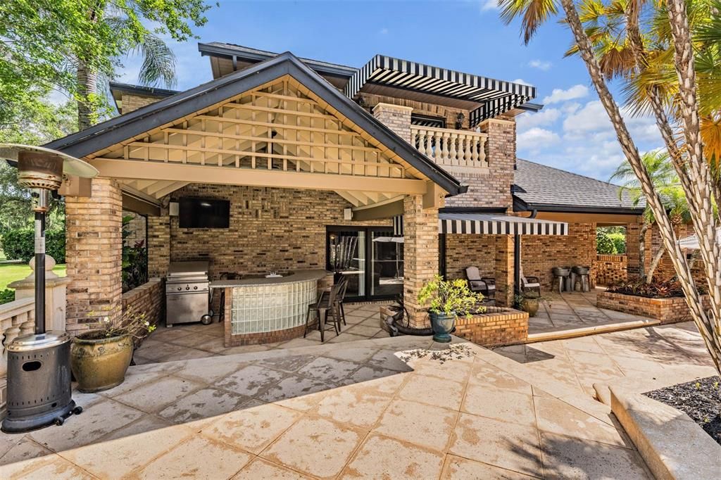 For Sale: $2,525,000 (5 beds, 4 baths, 6104 Square Feet)