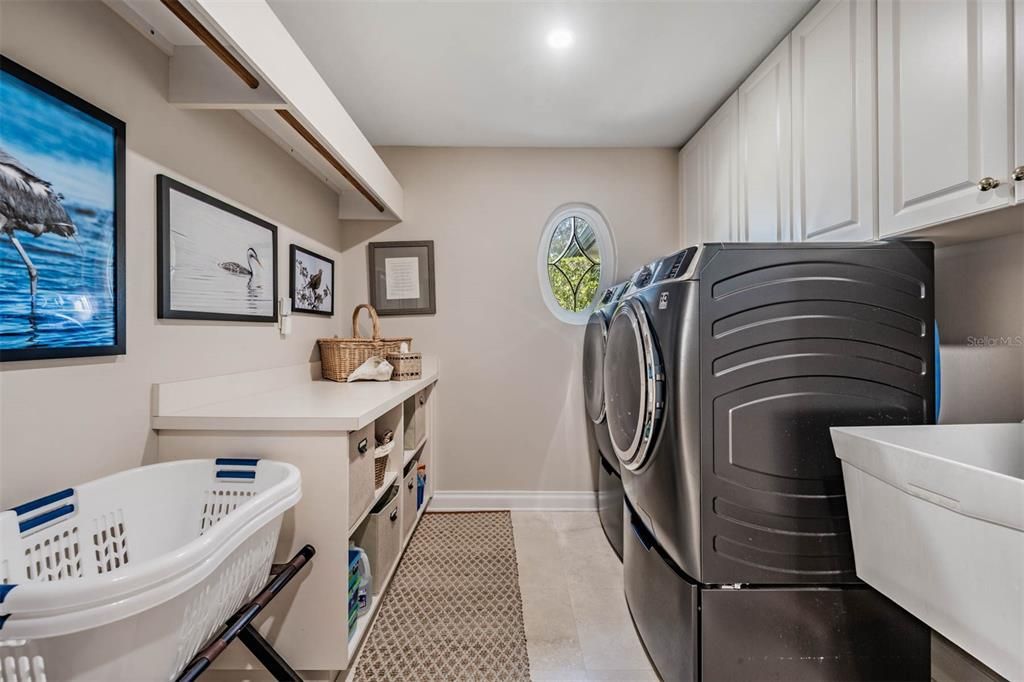 For Sale: $2,525,000 (5 beds, 4 baths, 6104 Square Feet)