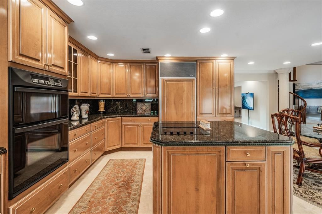 For Sale: $2,525,000 (5 beds, 4 baths, 6104 Square Feet)