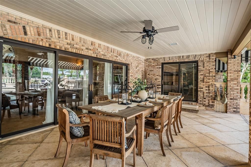 For Sale: $2,525,000 (5 beds, 4 baths, 6104 Square Feet)