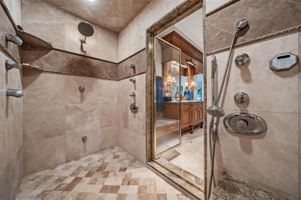 For Sale: $2,525,000 (5 beds, 4 baths, 6104 Square Feet)