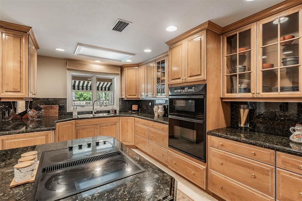 For Sale: $2,525,000 (5 beds, 4 baths, 6104 Square Feet)
