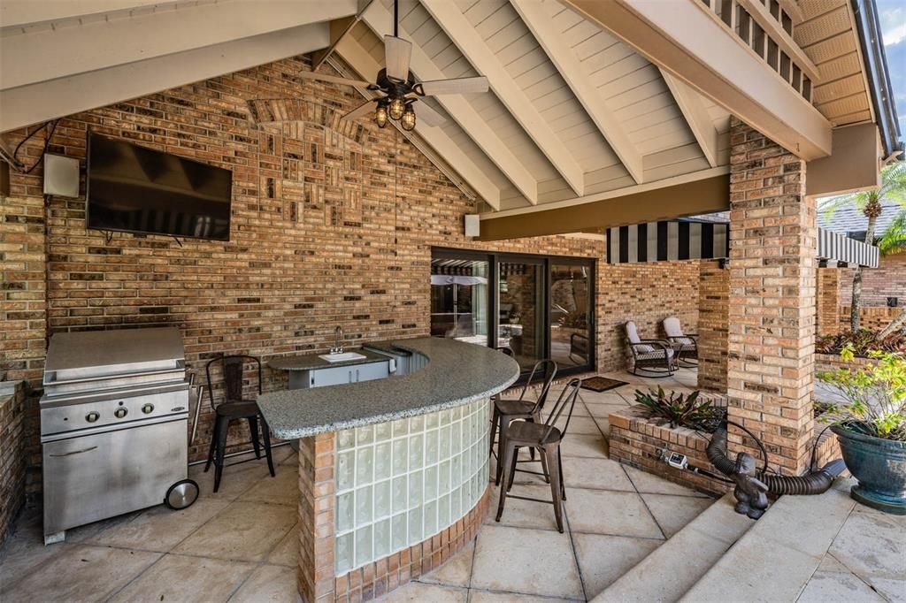 For Sale: $2,525,000 (5 beds, 4 baths, 6104 Square Feet)