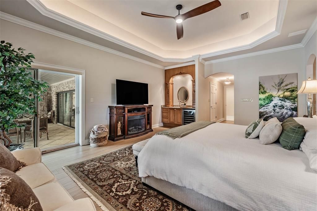 For Sale: $2,525,000 (5 beds, 4 baths, 6104 Square Feet)