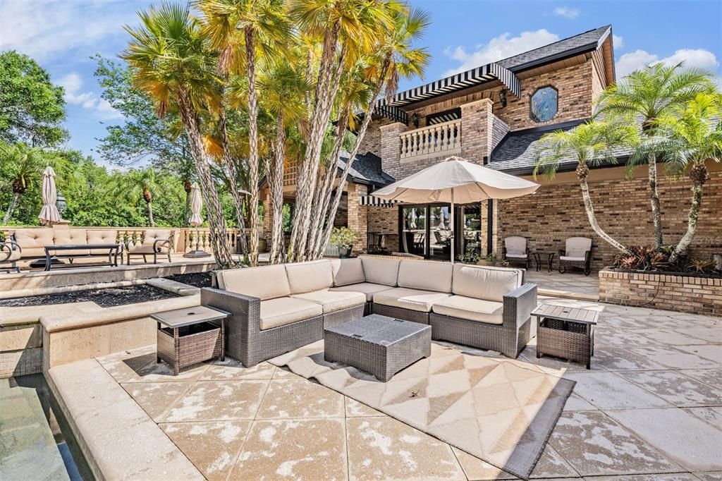For Sale: $2,525,000 (5 beds, 4 baths, 6104 Square Feet)