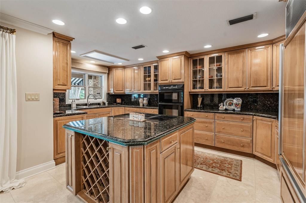 For Sale: $2,525,000 (5 beds, 4 baths, 6104 Square Feet)