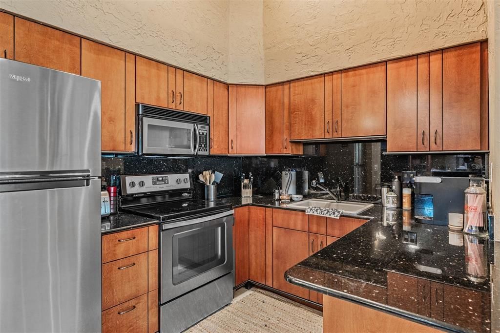For Sale: $2,525,000 (5 beds, 4 baths, 6104 Square Feet)
