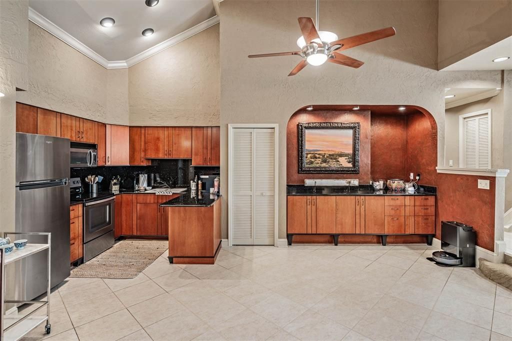 For Sale: $2,525,000 (5 beds, 4 baths, 6104 Square Feet)