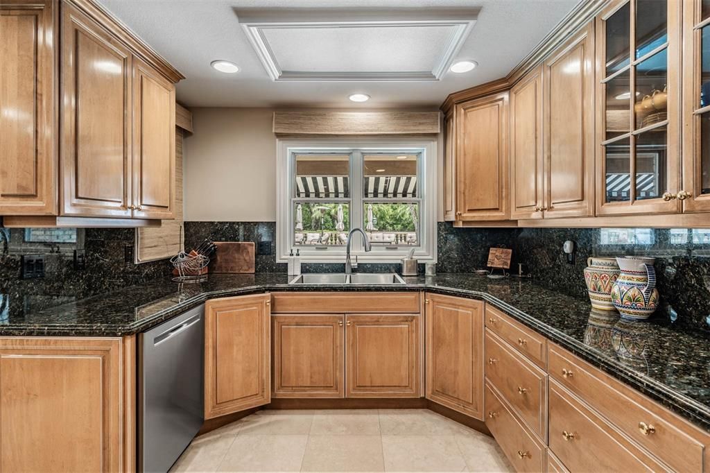 For Sale: $2,525,000 (5 beds, 4 baths, 6104 Square Feet)
