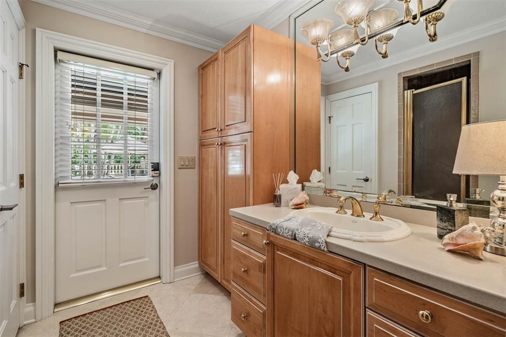 For Sale: $2,525,000 (5 beds, 4 baths, 6104 Square Feet)