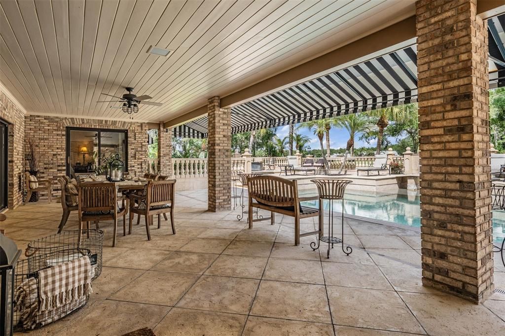For Sale: $2,525,000 (5 beds, 4 baths, 6104 Square Feet)