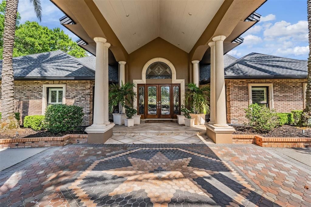 For Sale: $2,525,000 (5 beds, 4 baths, 6104 Square Feet)