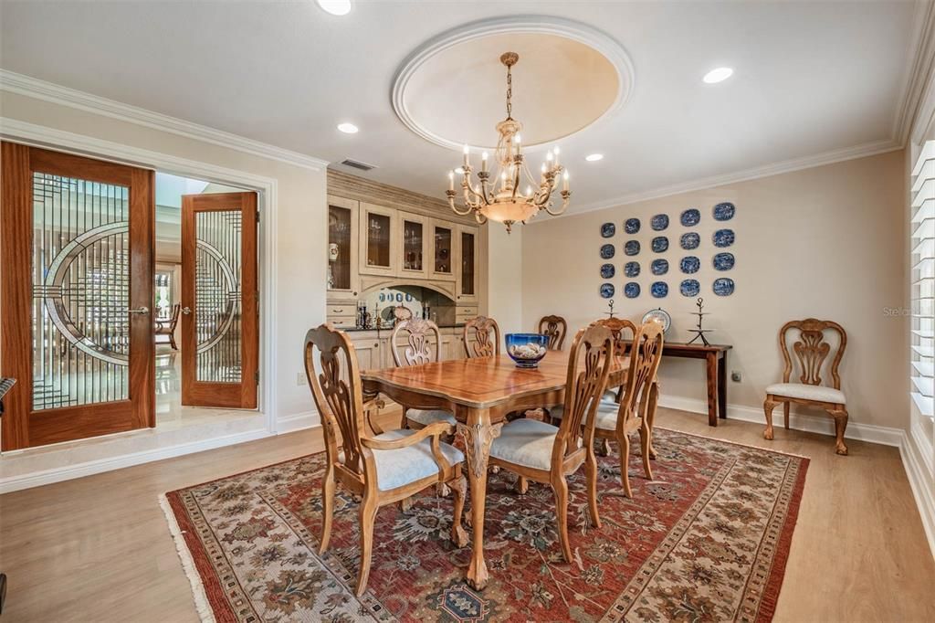 For Sale: $2,525,000 (5 beds, 4 baths, 6104 Square Feet)