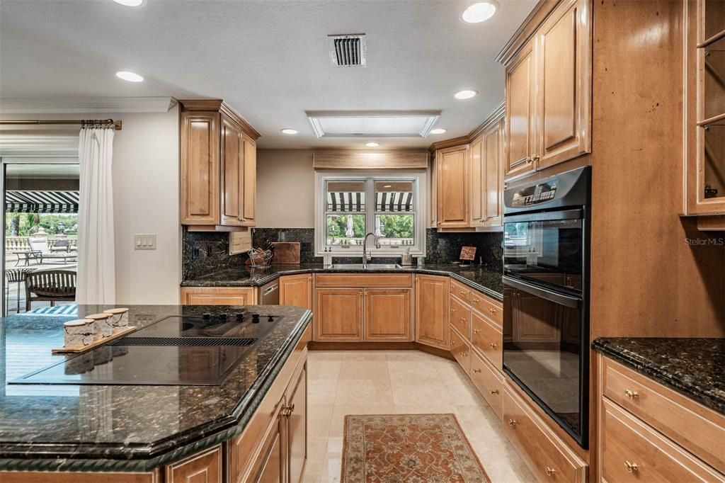 For Sale: $2,525,000 (5 beds, 4 baths, 6104 Square Feet)